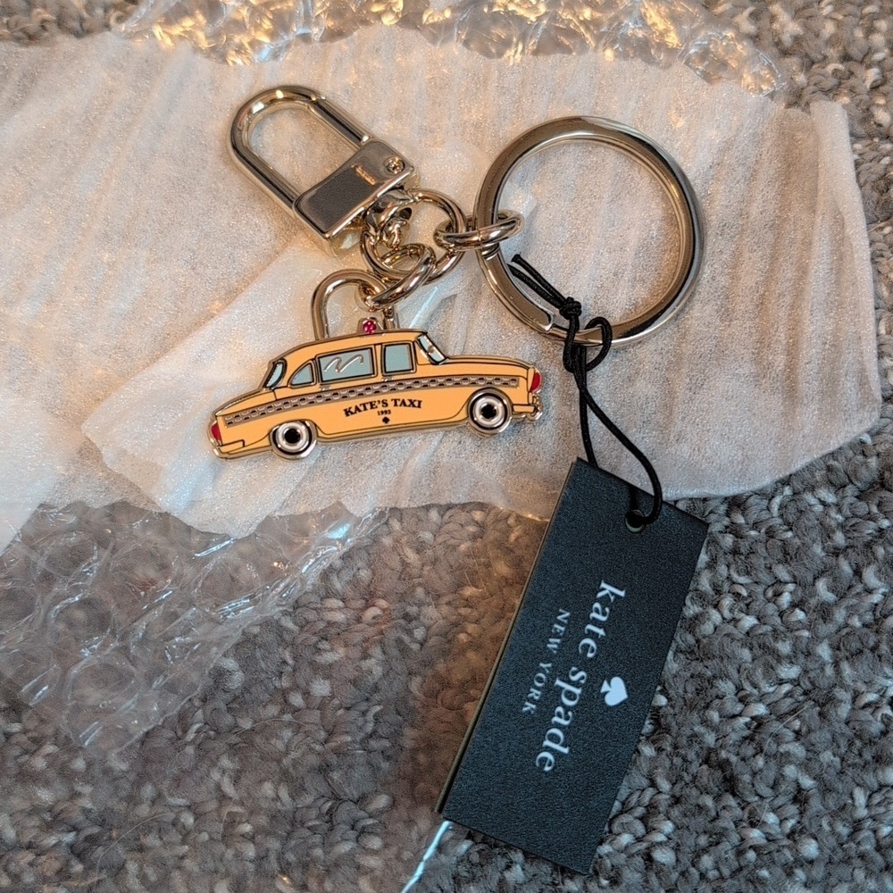 Kate Spade NYC Big Apple Yellow Taxi Bag Charm Keyfob NWT - Picture 4 of 4